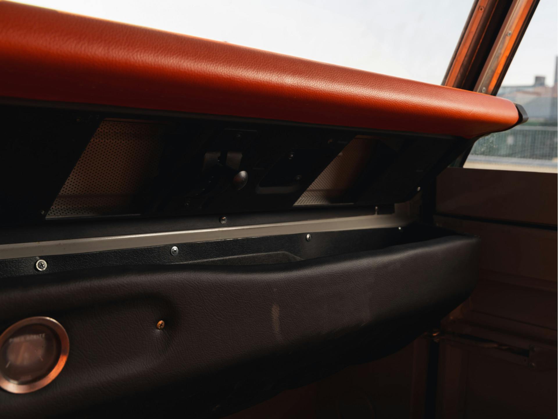 Land Rover Defender 2.3 109